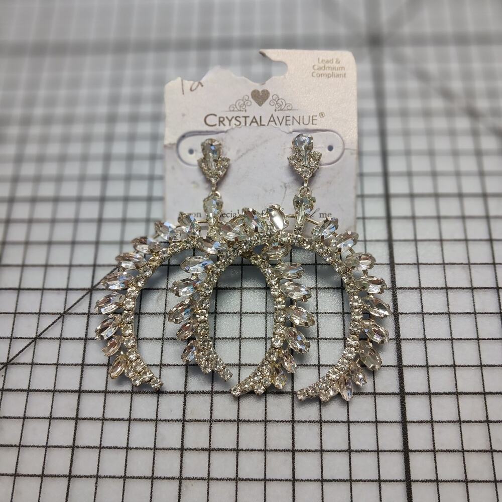 Earrings Pierced Dangle Crystal Avenue Silver Tone Clear Rhinestone NWT Carded